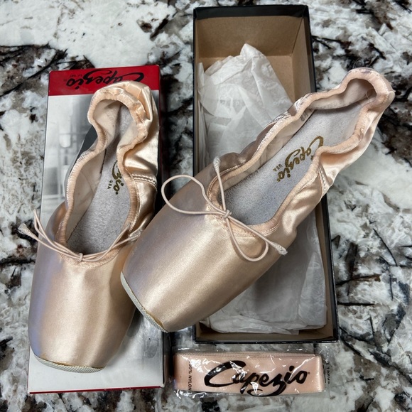 Capezio Aria Pointe shoes size 8.5 with rubber toe grips added NWT - Picture 7 of 10